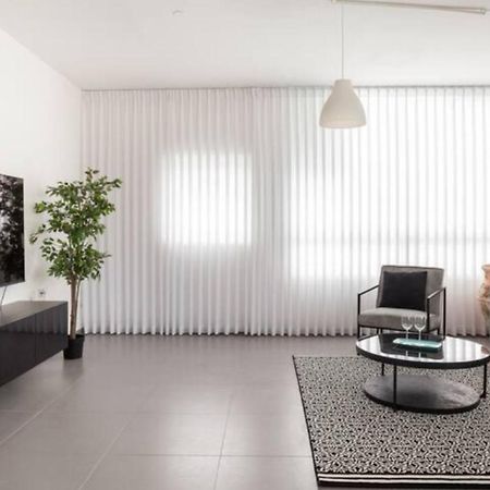 Oַ&O Group-Amazing Apt Bat-Yam 3 Min Walk To Beach Бат Ям Екстериор снимка