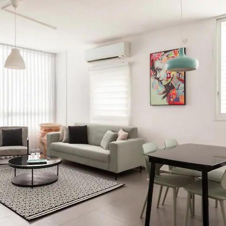 Oַ&O Group-Amazing Apt Bat-Yam 3 Min Walk To Beach Бат Ям Екстериор снимка