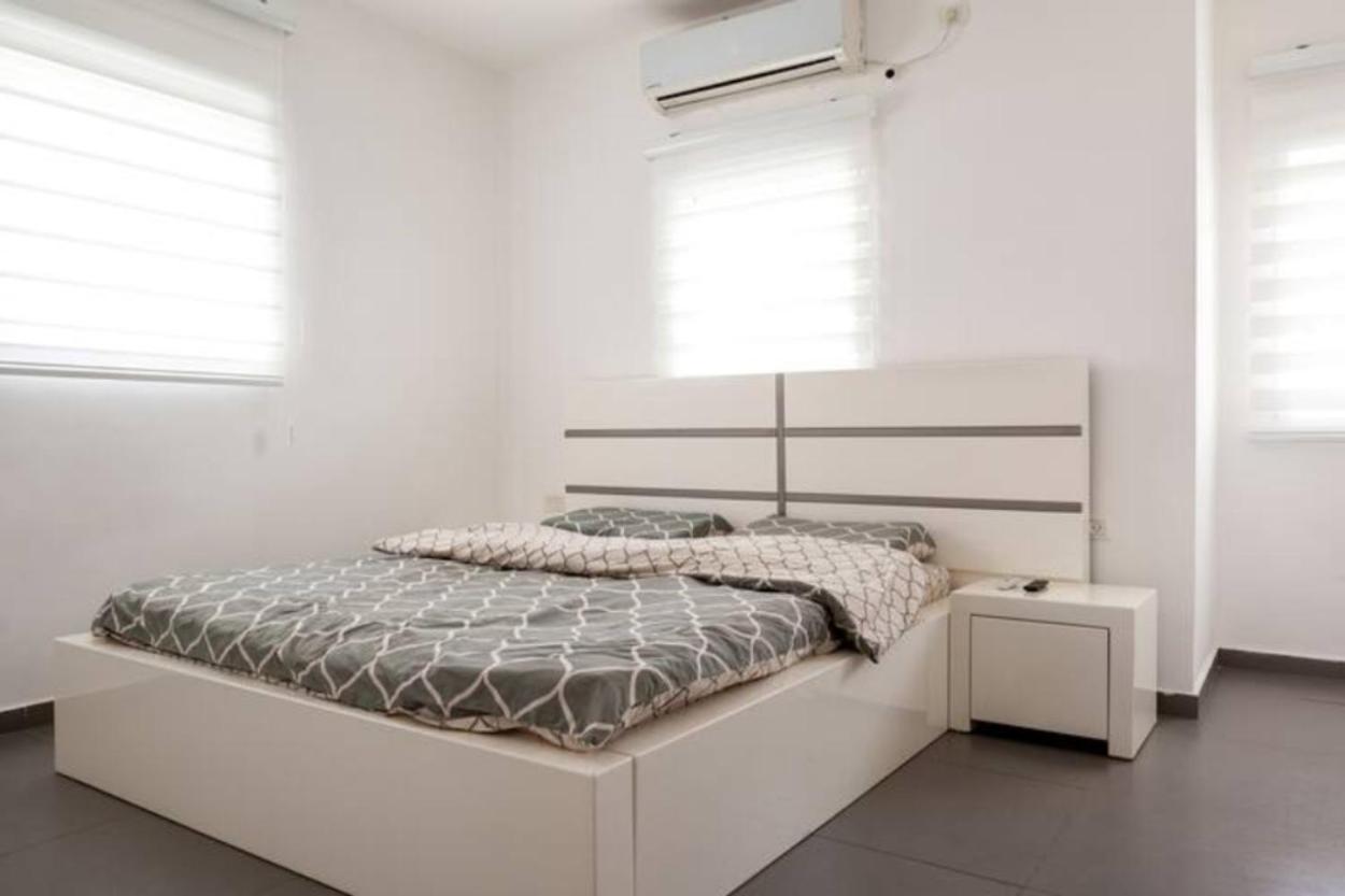 Oַ&O Group-Amazing Apt Bat-Yam 3 Min Walk To Beach Бат Ям Екстериор снимка