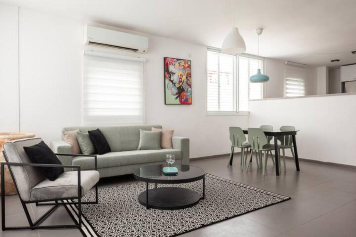 Oַ&O Group-Amazing Apt Bat-Yam 3 Min Walk To Beach Бат Ям Екстериор снимка