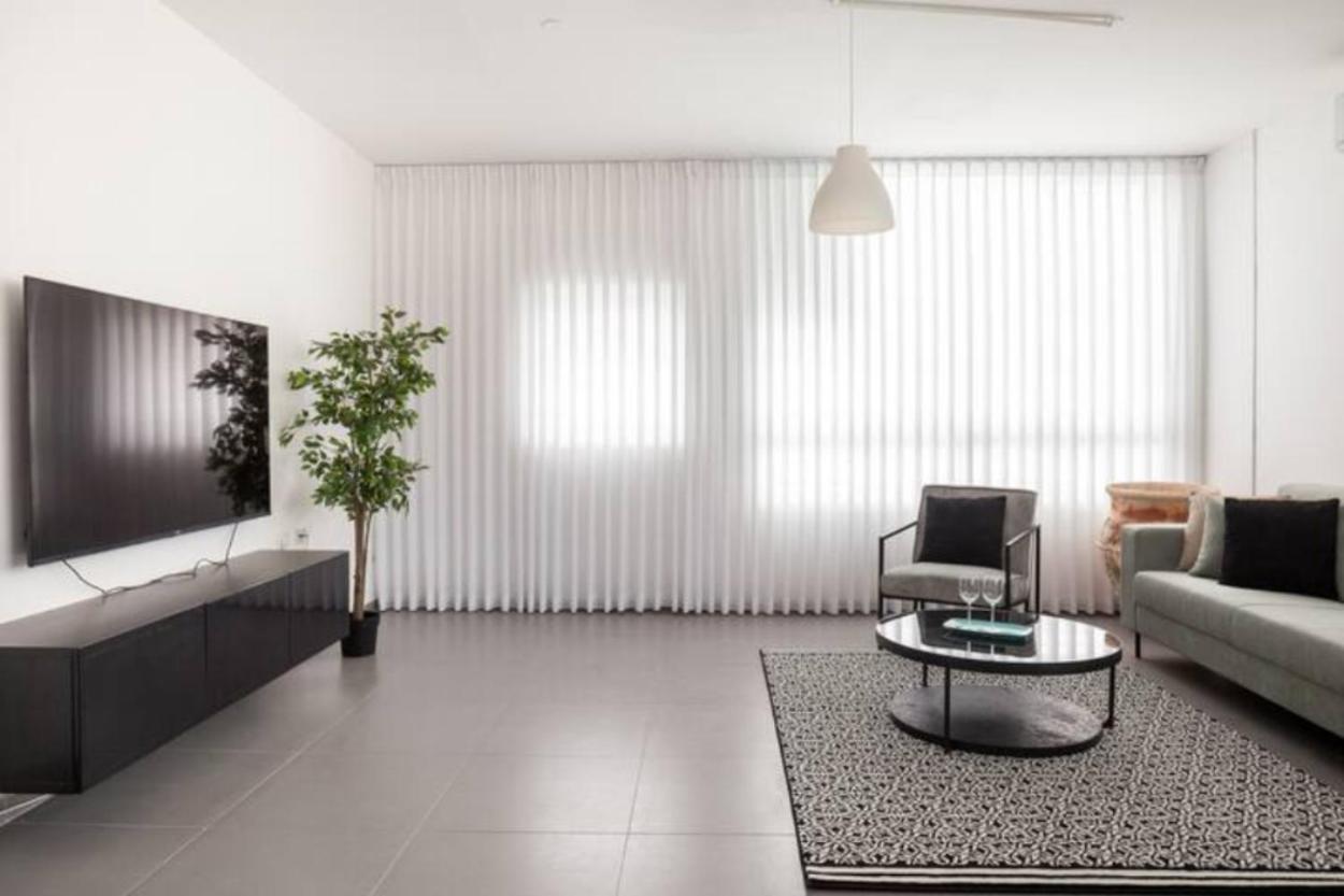 Oַ&O Group-Amazing Apt Bat-Yam 3 Min Walk To Beach Бат Ям Екстериор снимка