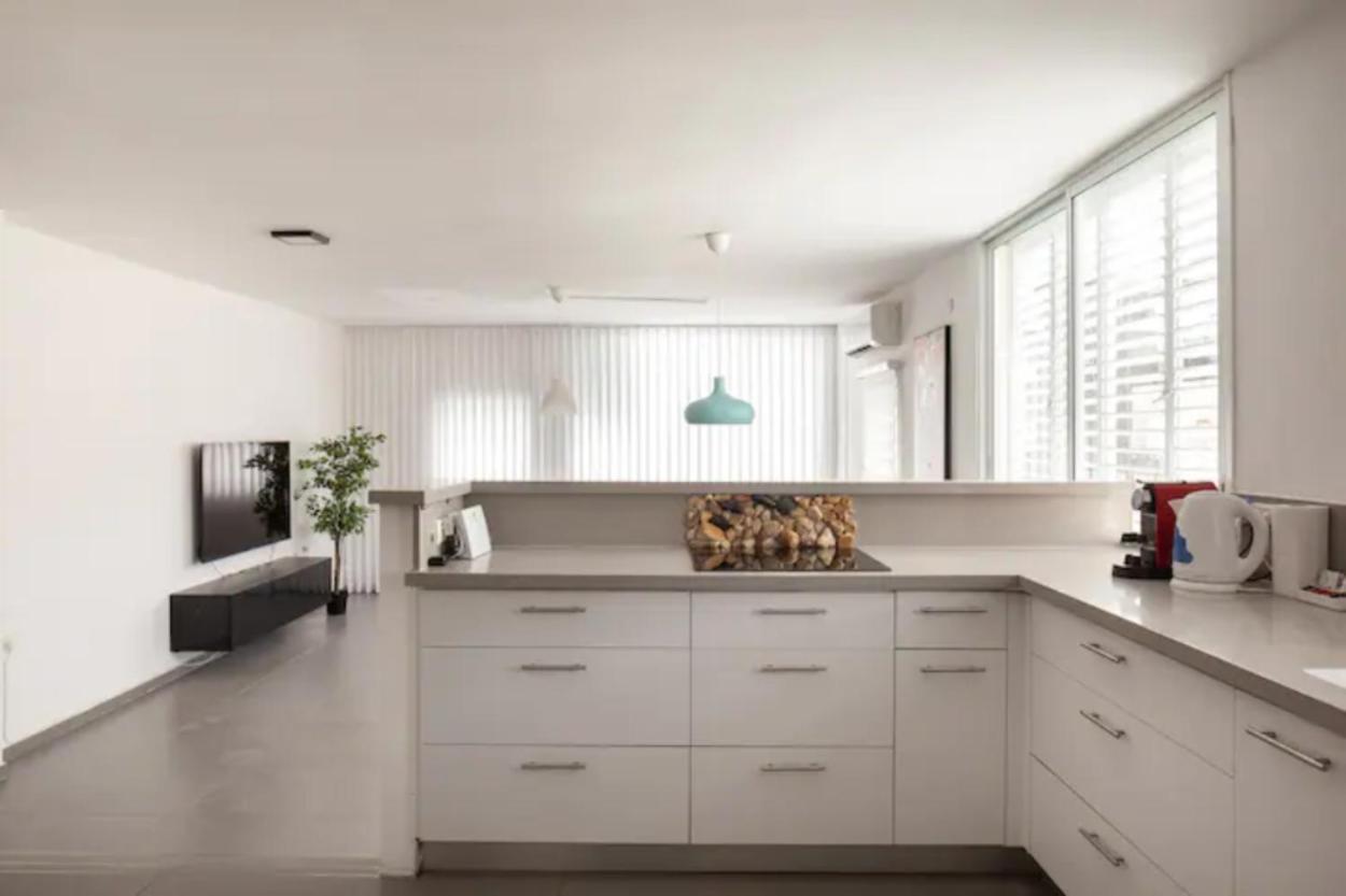 Oַ&O Group-Amazing Apt Bat-Yam 3 Min Walk To Beach Бат Ям Екстериор снимка