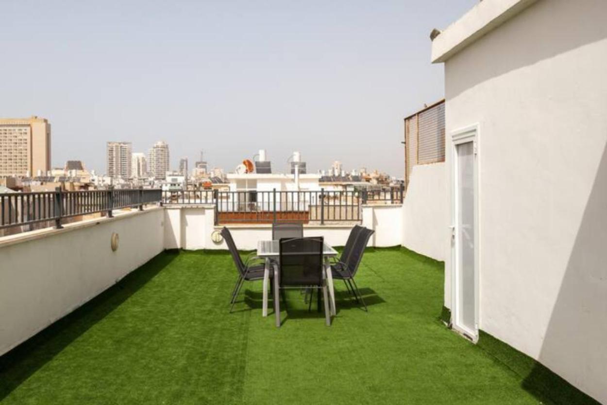 Oַ&O Group-Amazing Apt Bat-Yam 3 Min Walk To Beach Бат Ям Екстериор снимка